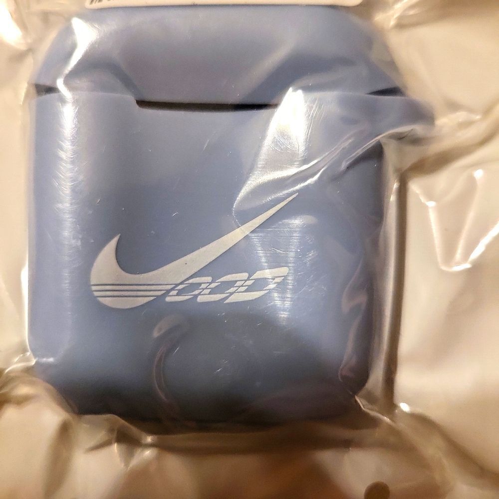 Earbud case nwt